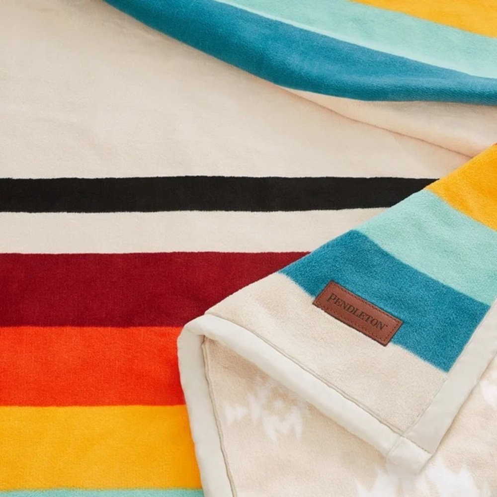 Pendleton Reversible Plush Throw - Picture 4 of 7
